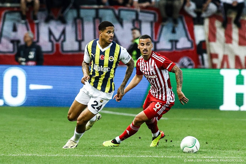 Fenerbahçe verliest bij Olympiakos, Oosterwolde geblesseerd eraf