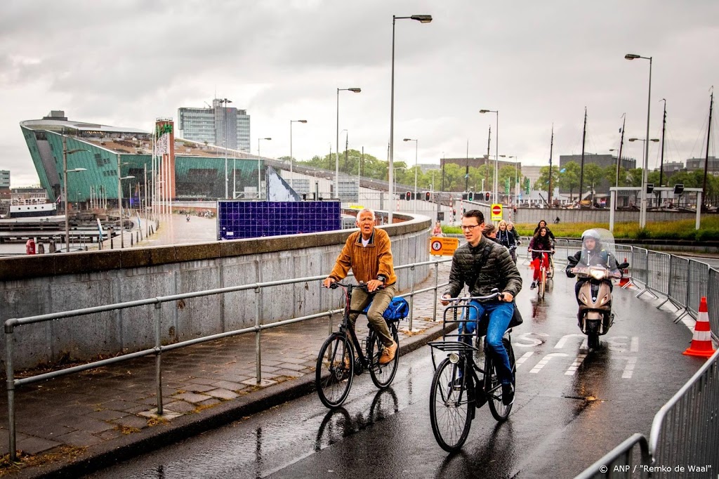 'Open IJtunnel voor fietsers om druk op ponten te verminderen'