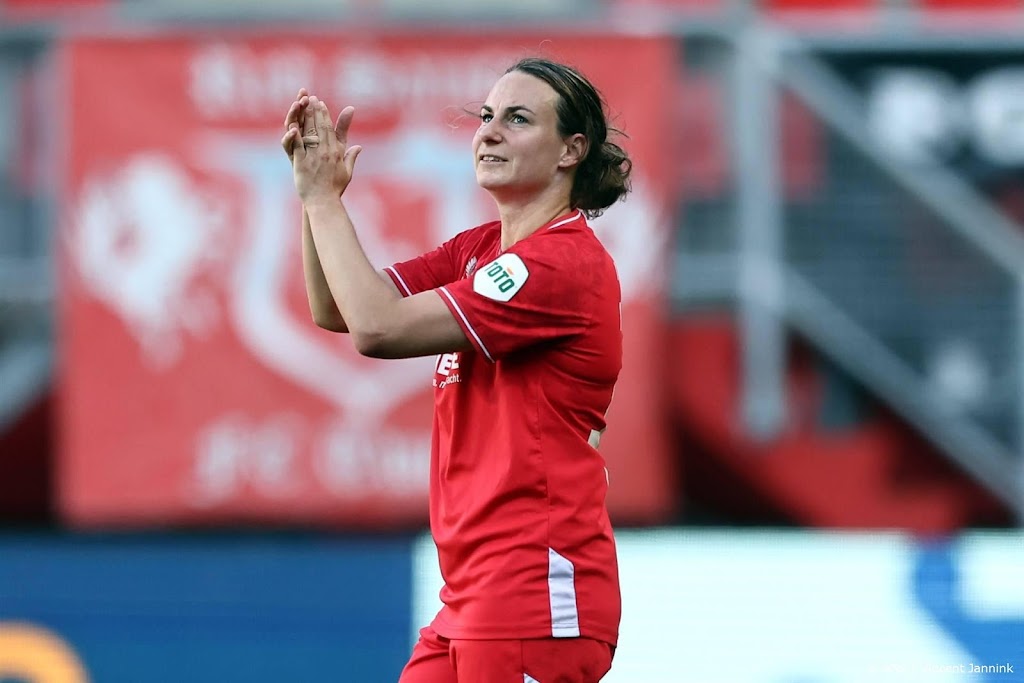 Emotioneel afscheid Jansen bij FC Twente met haar zesde titel