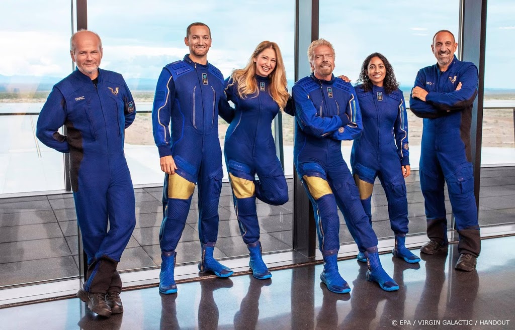 Richard Branson wil zijn rivalen verslaan met eerste ruimtevlucht