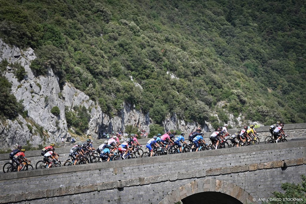 Peloton op weg naar hoogste punt in Tour