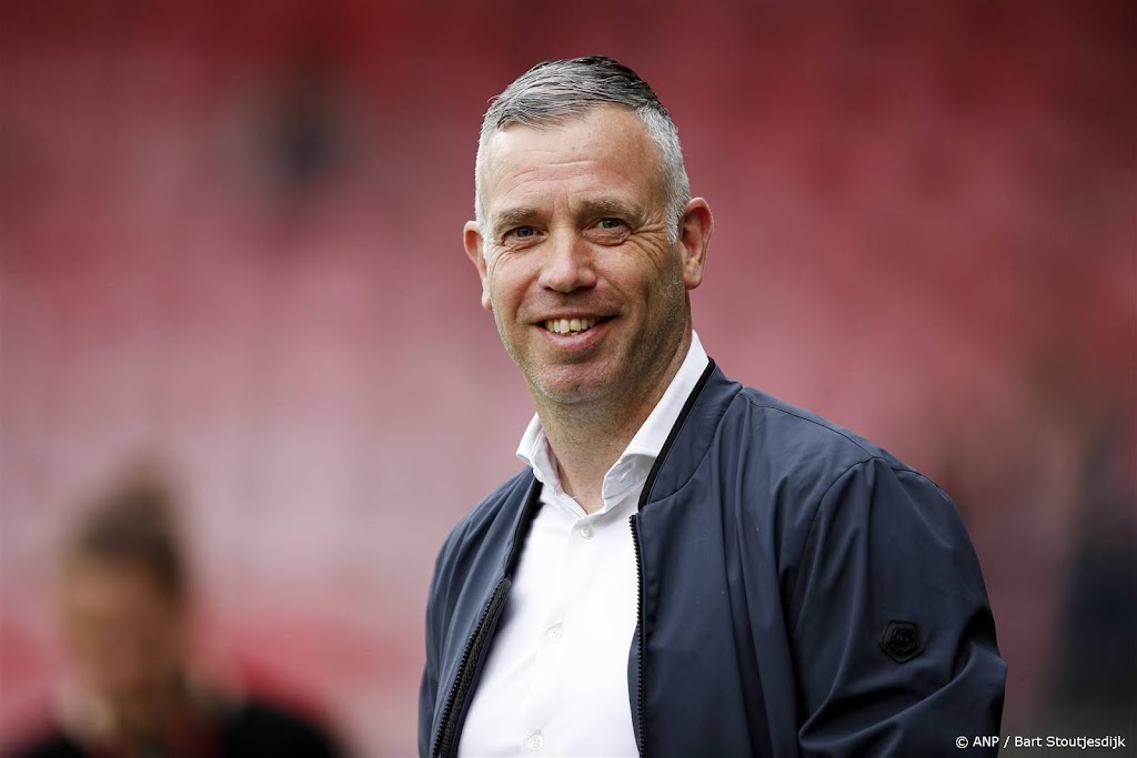 Go Ahead bevestigt vertrek trainer Hake naar Manchester United