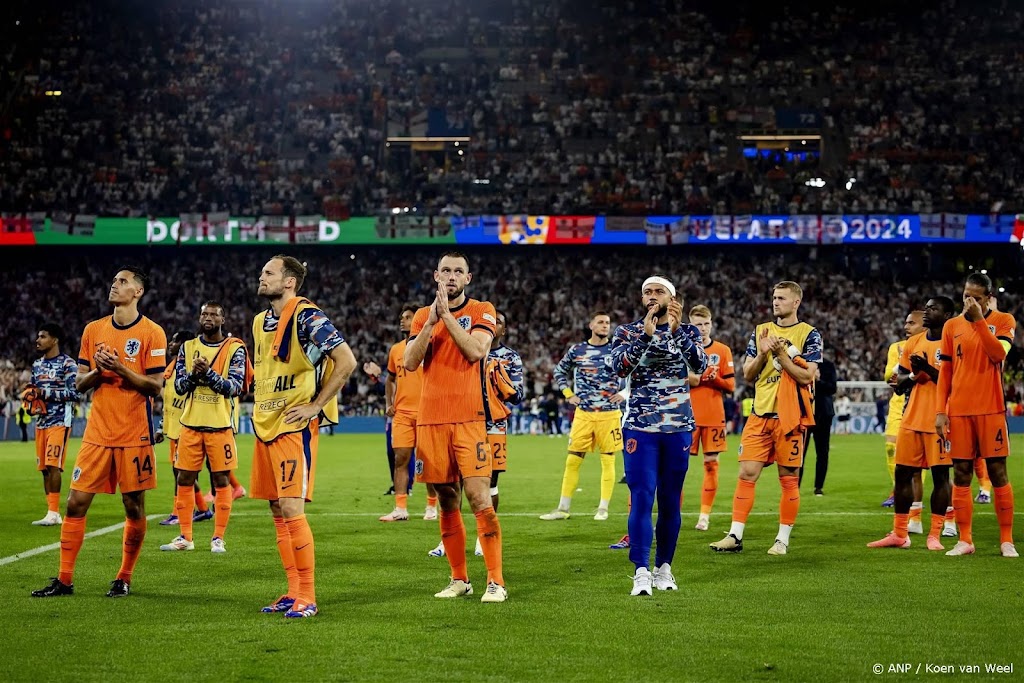 Oranje verlaat na uitschakeling Wolfsburg en vliegt naar Schiphol