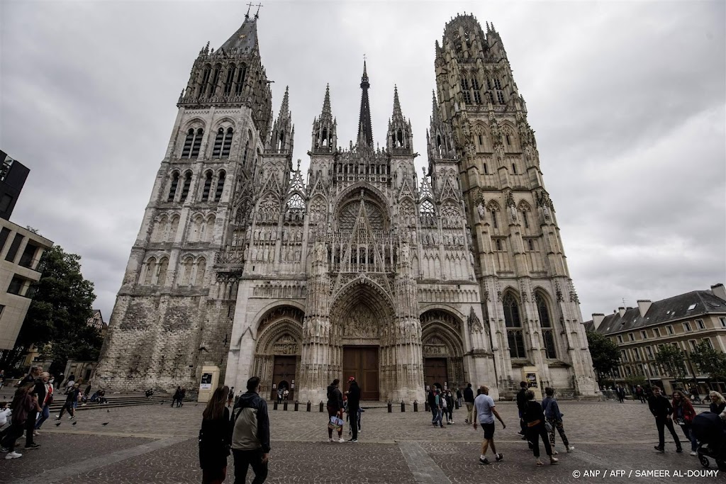 Brand in toren van beroemde kathedraal Rouen