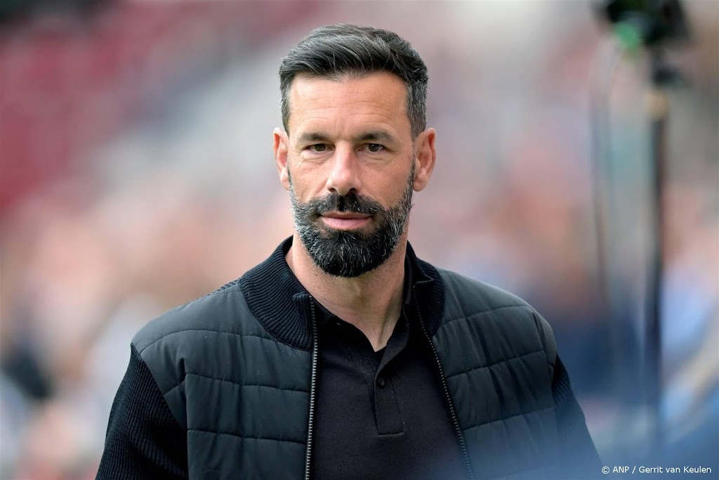 Manchester United bevestigt komst Hake en Van Nistelrooij