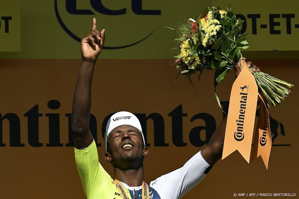 Girmay dankt Teunissen voor helpende hand bij ritzege in Tour