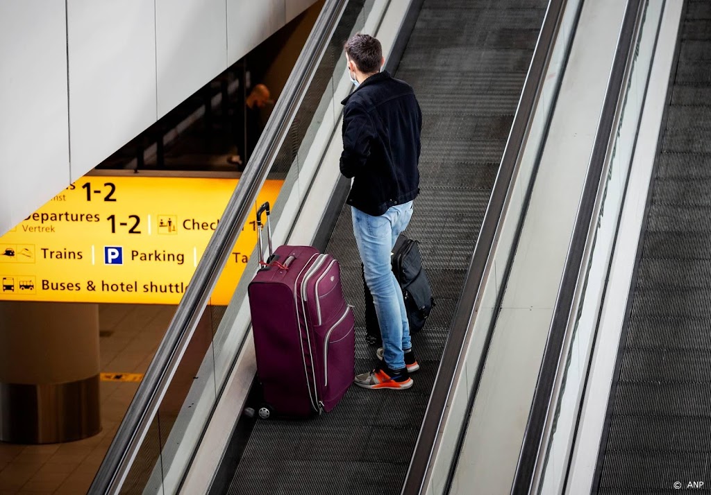Driekwart minder reizigers in augustus op Schiphol door crisis