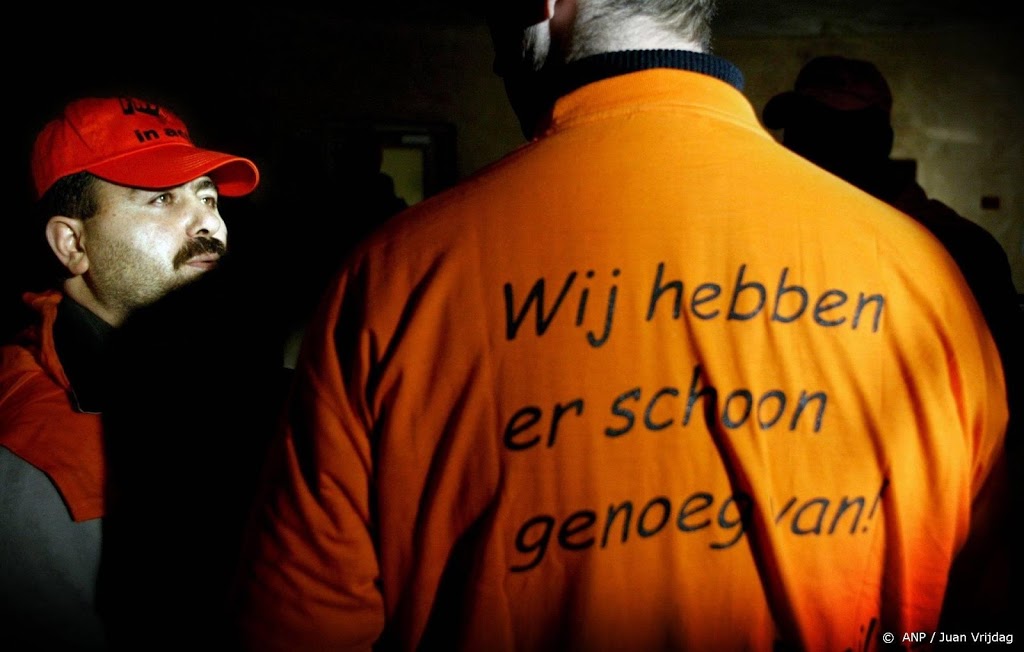 Vakbonden: massaontslag onder schoonmakers Schiphol dreigt