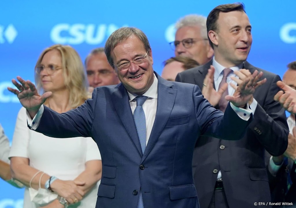 Lang applaus voor Laschet op partijdag CSU