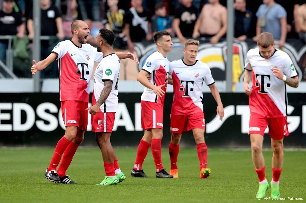 Dost schiet FC Utrecht in de slotfase langs Vitesse