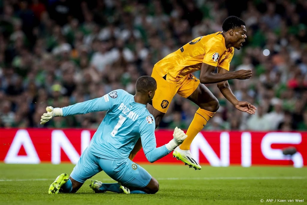 Uitblinker Dumfries neemt Oranje weer bij hand en prijst vechtlust