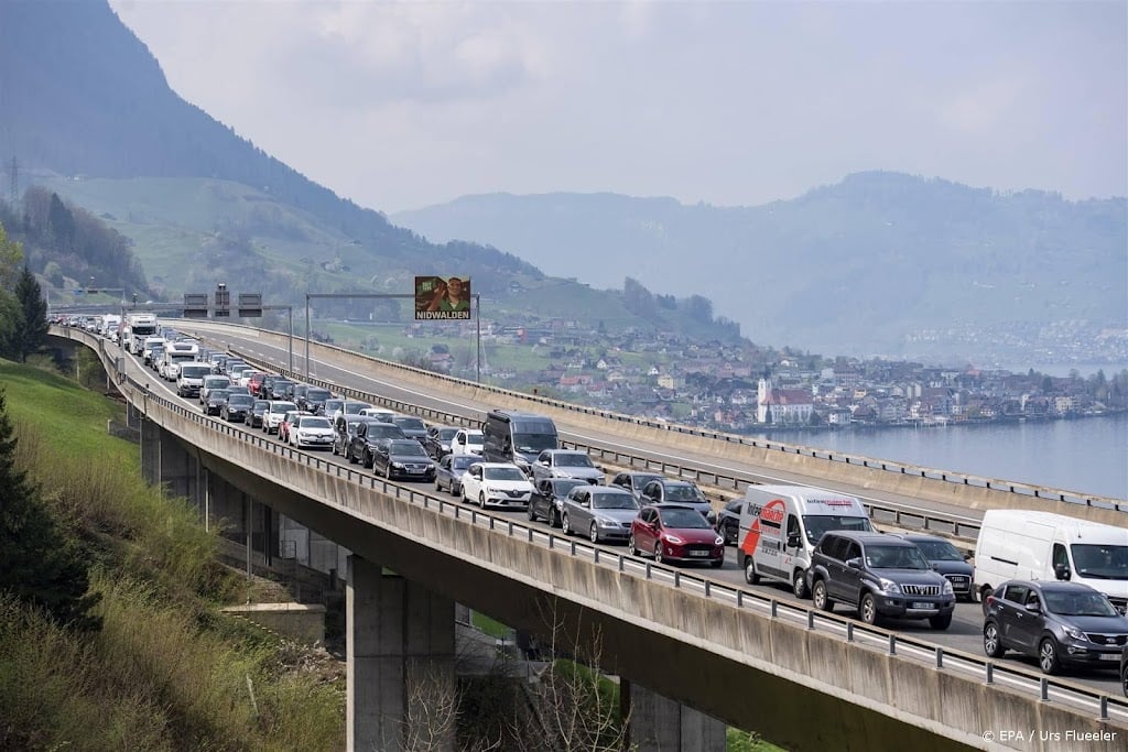 Gotthardtunnel voorlopig dicht door scheur in bovenkant