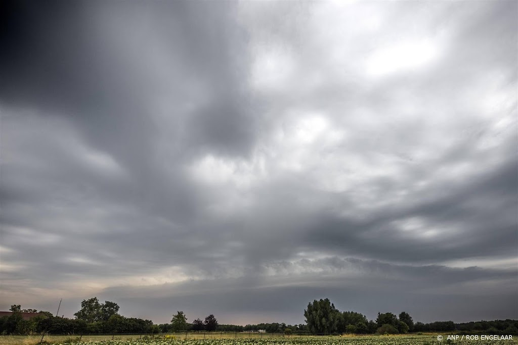 Code geel in zuiden en oosten van het land vanwege onweersbuien