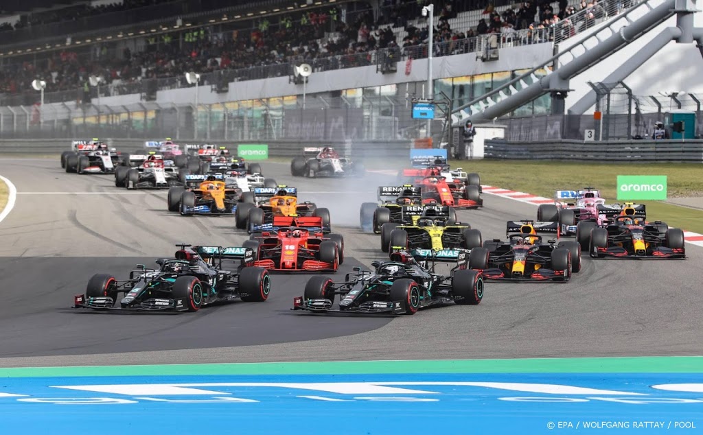 Mercedes-coureur Bottas valt uit op Nürburgring