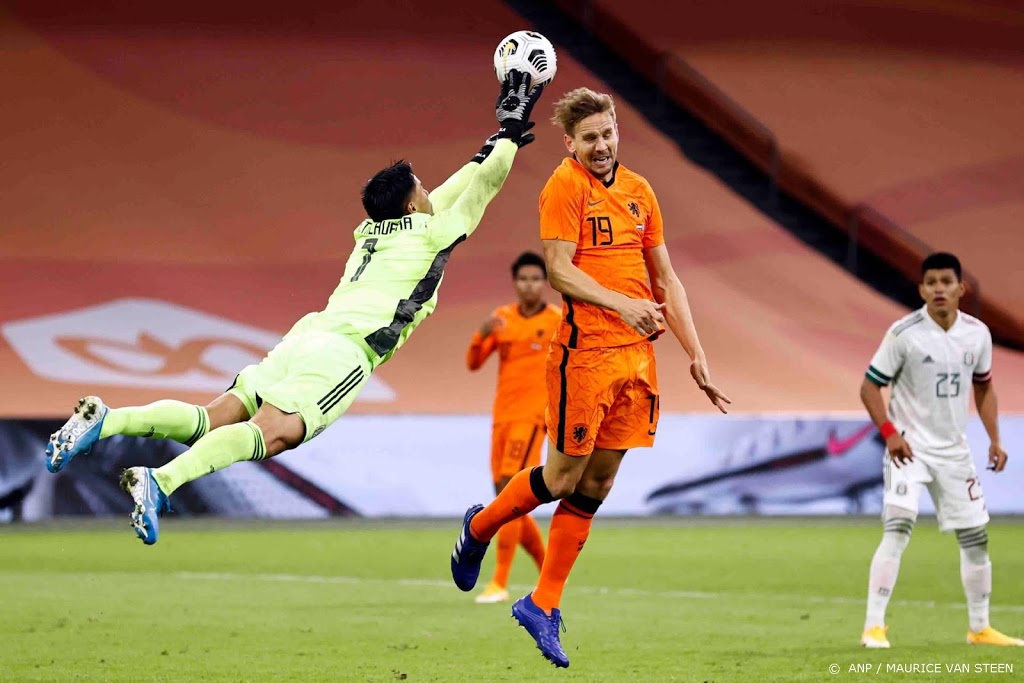 Oranje begint met Luuk de Jong en Malen tegen Bosnië