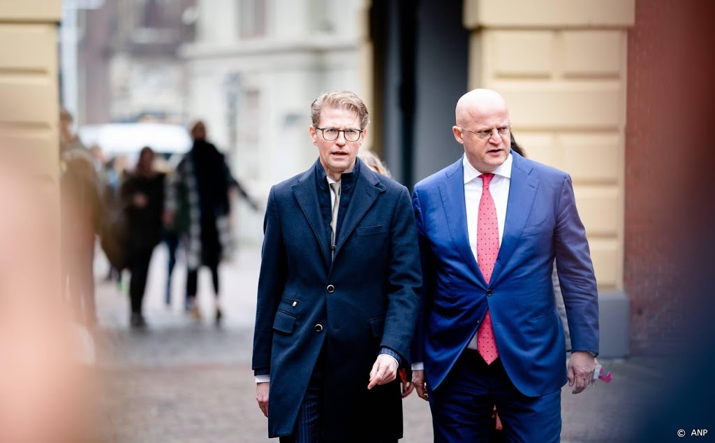 Kabinet wil verkoop messen aan jongeren verbieden