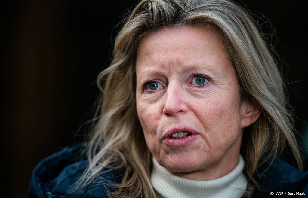 Ollongren wil spionage strafbaar maken