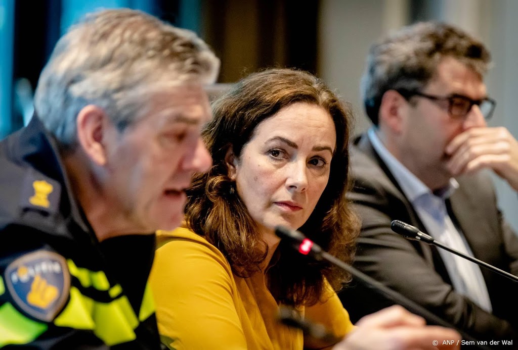 In Amsterdam twee keer zoveel politie op straat met oud en nieuw
