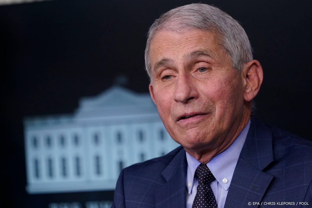 Fauci prijst vaccinatiebeleid Trump en plannen van Biden