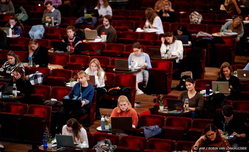 'Situatie voor jongeren en studenten steeds nijpender'