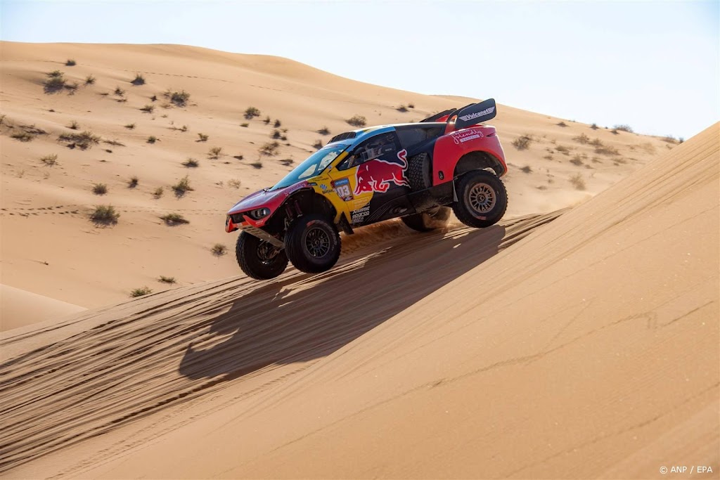 Loeb wint monsteretappe Dakar, Van Beveren de snelste bij motoren