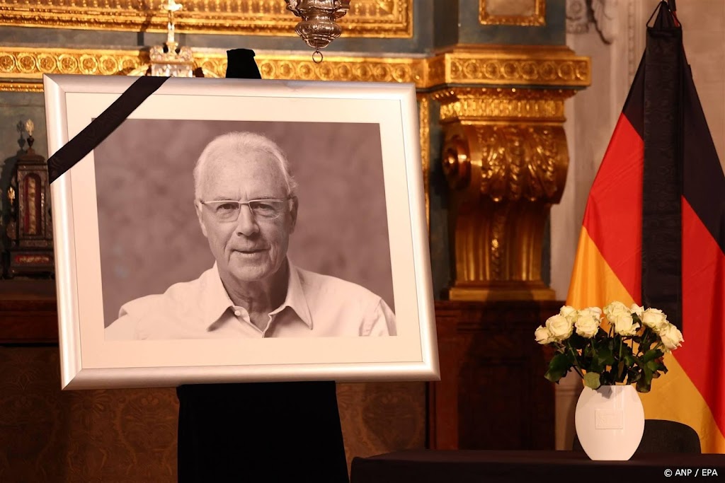Beckenbauer in besloten kring begraven in München
