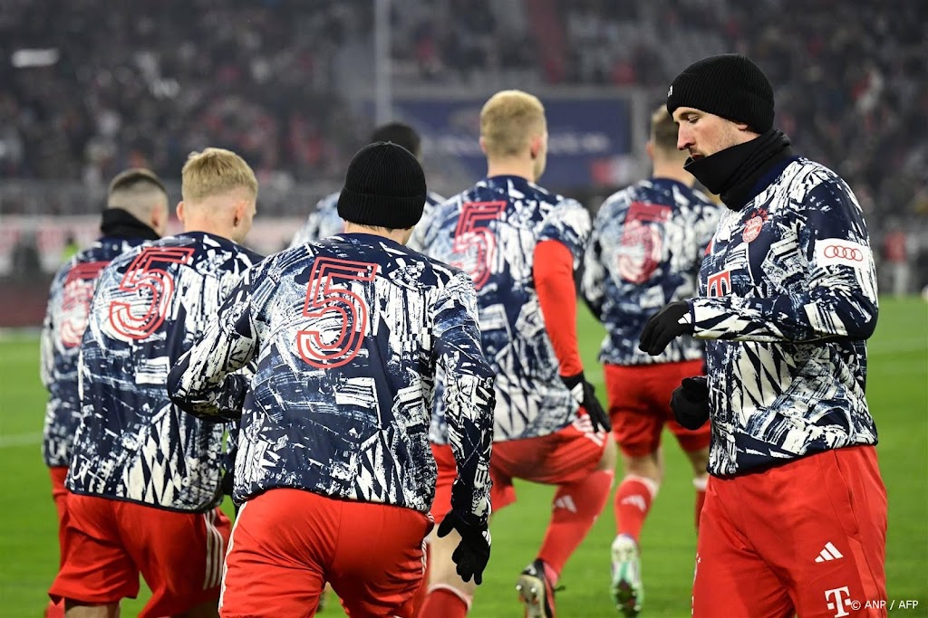 Bayern München eert Beckenbauer met tekst op shirt en eigen lied