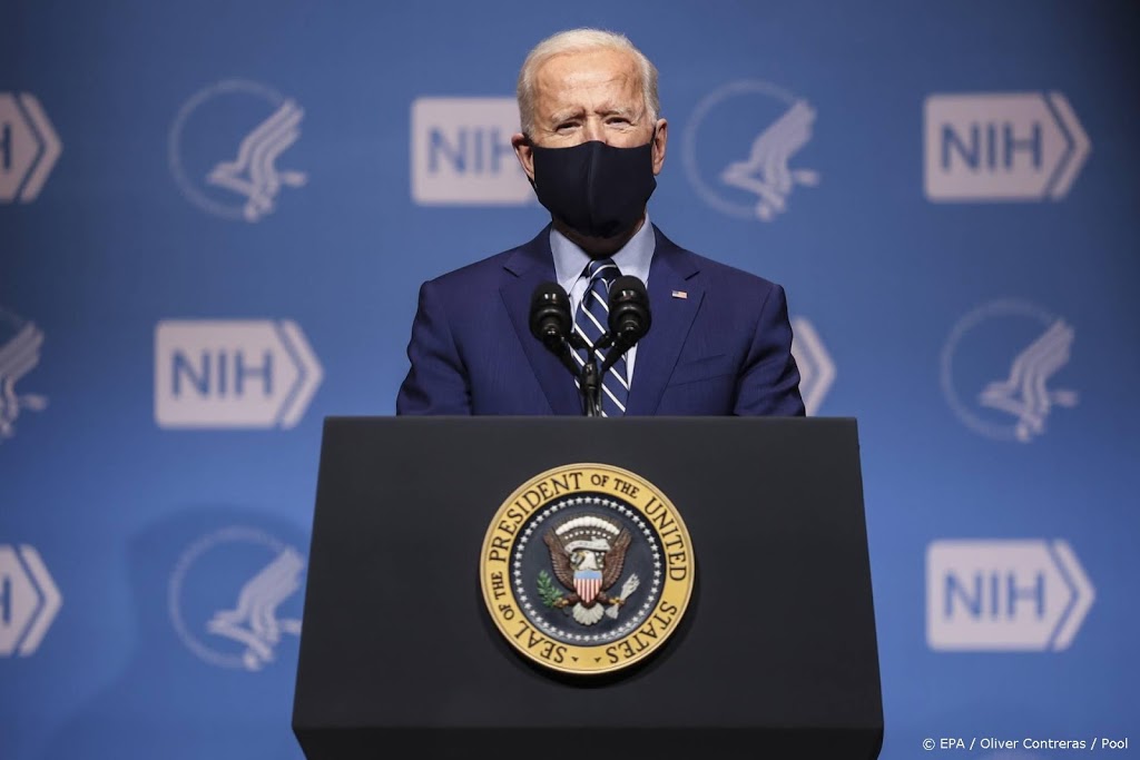 Naaste medewerker Biden geschorst wegens bedreigen journalist