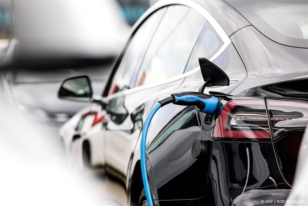 Opmars elektrische auto gaat na 2030 versnellen, voorziet ElaadNL