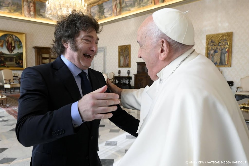 Argentijnse president brengt paus gebakjes om het goed te maken