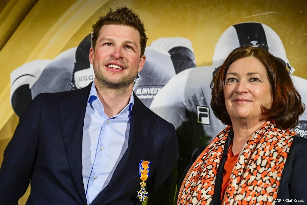Schaatser Kramer krijgt bij afscheid koninklijke onderscheiding