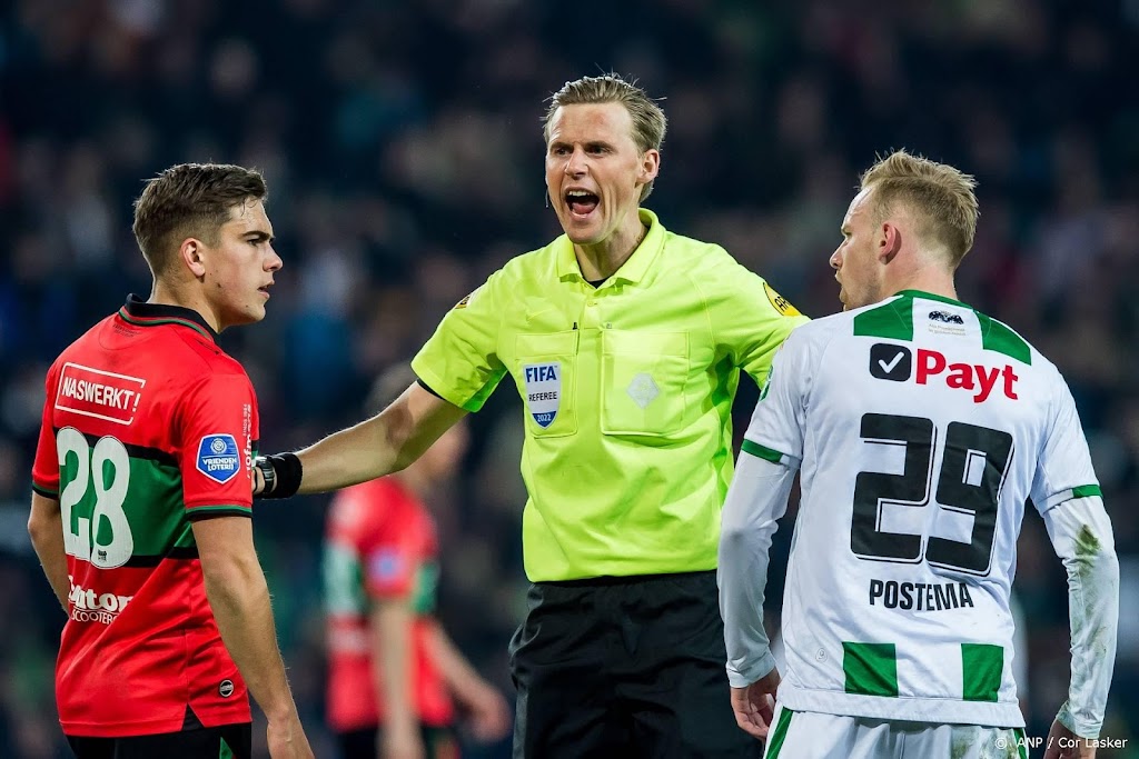 Scheidsrechter Van der Eijk baalt van rode kaart: was te zwaar