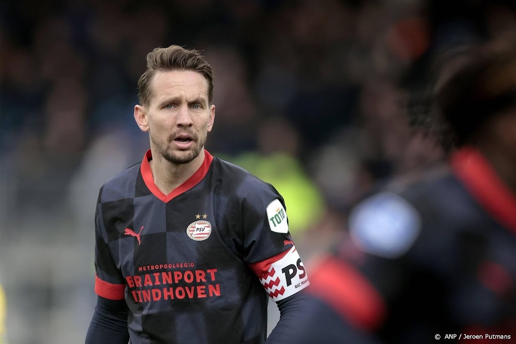 PSV zonder aanvoerder De Jong tegen Cambuur