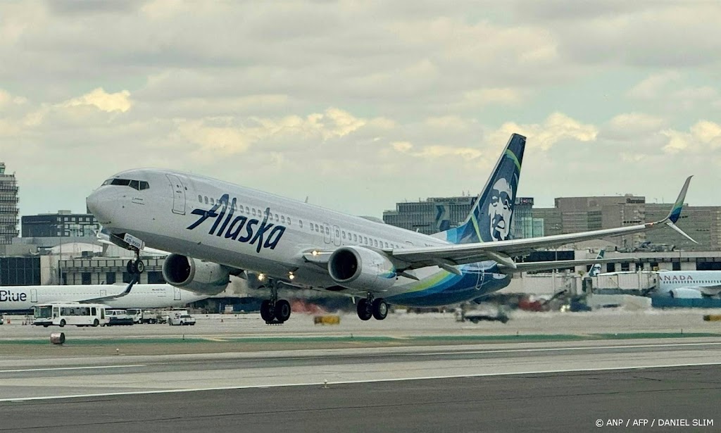 Krant: Alaska Airlines gewaarschuwd voor toestel dat deur verloor