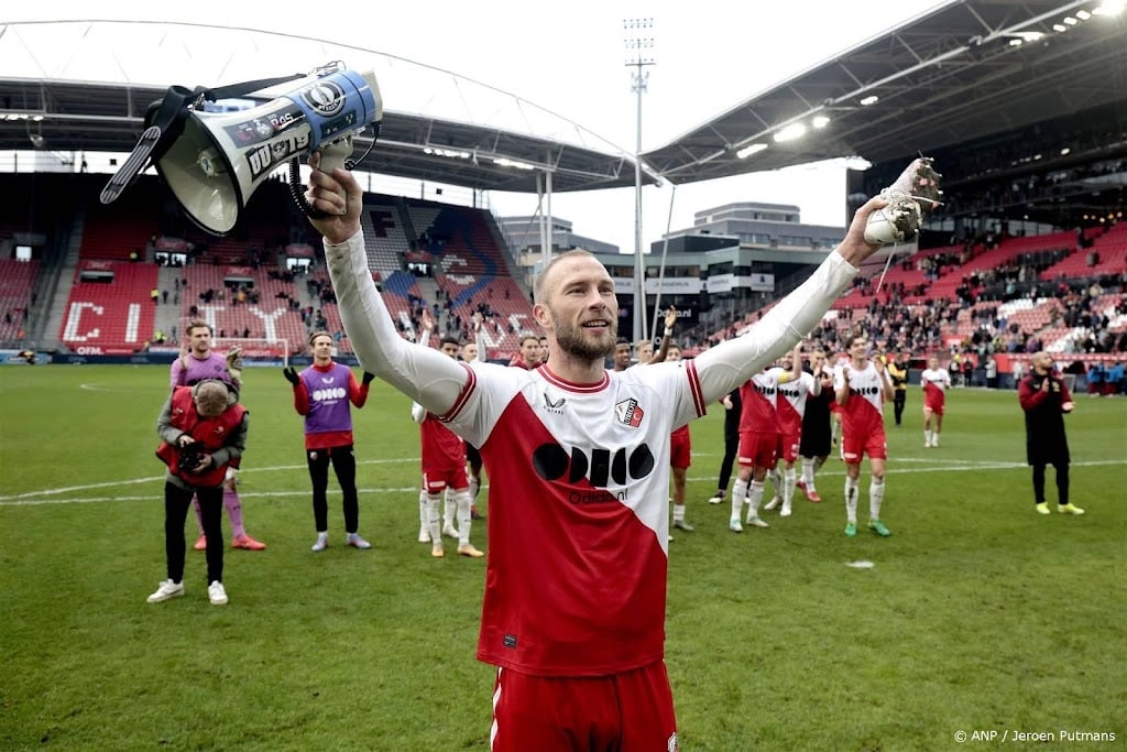 Verdediger Van der Hoorn langer bij FC Utrecht