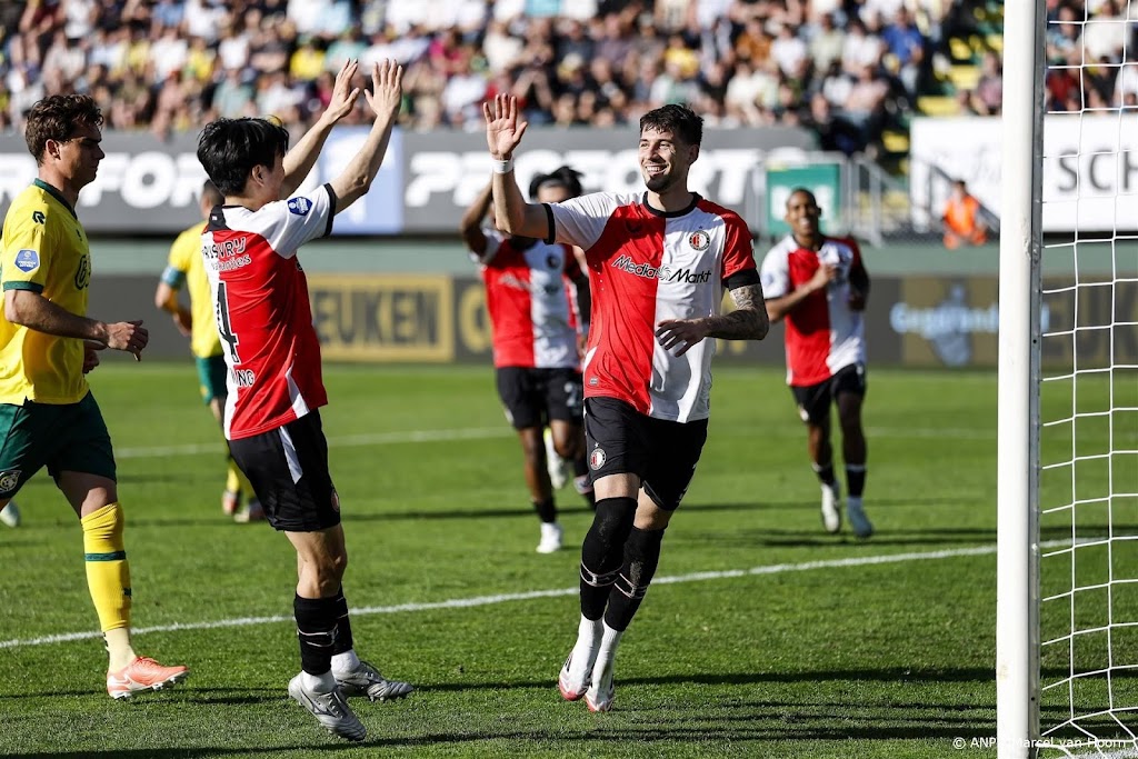 Moder bezorgt Feyenoord met twee treffers zege bij Fortuna