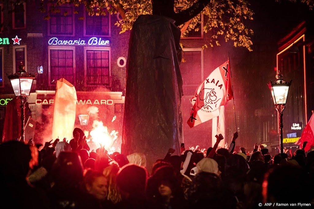 Feestelijke en beheersbare avond in Amsterdam, 51 aanhoudingen