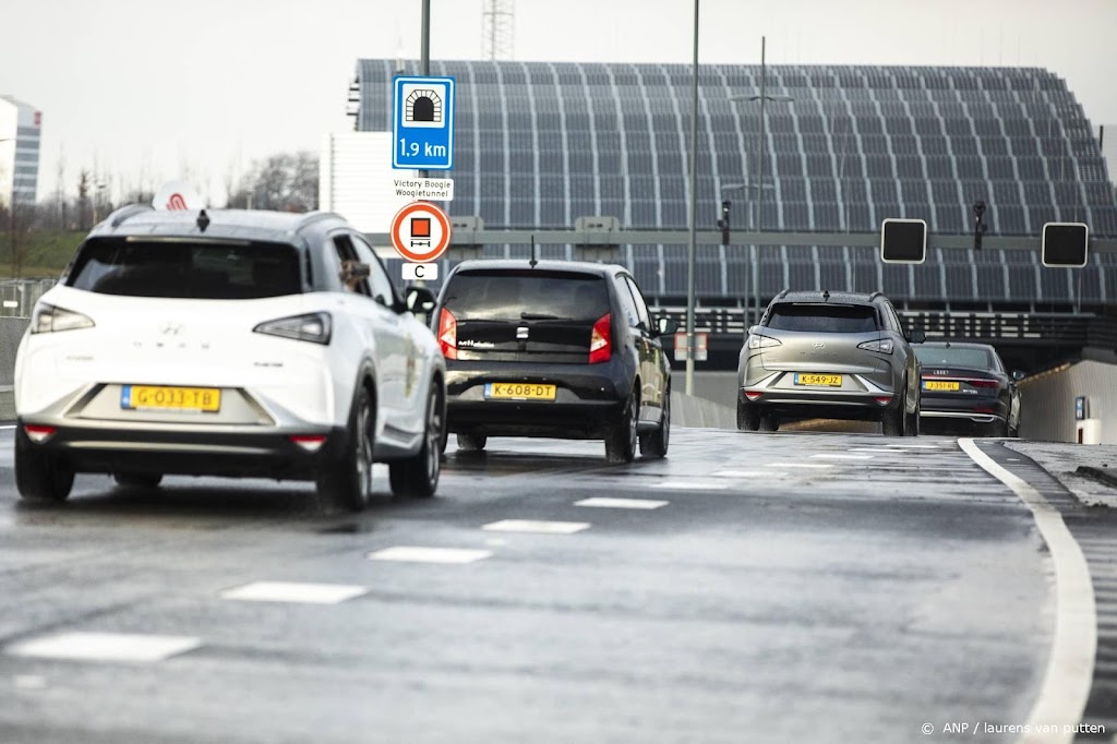 Beschonken chauffeur bestuurt bus vol kinderen op schoolreis