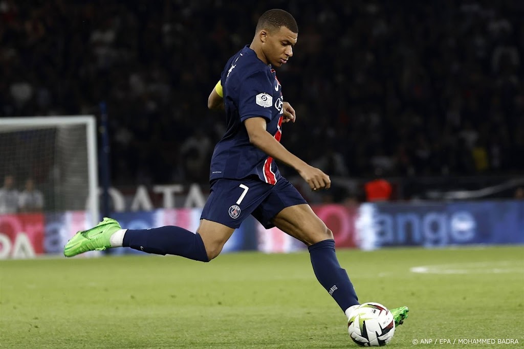 Mbappé scoort, maar verliest wel bij afscheid van fans PSG 