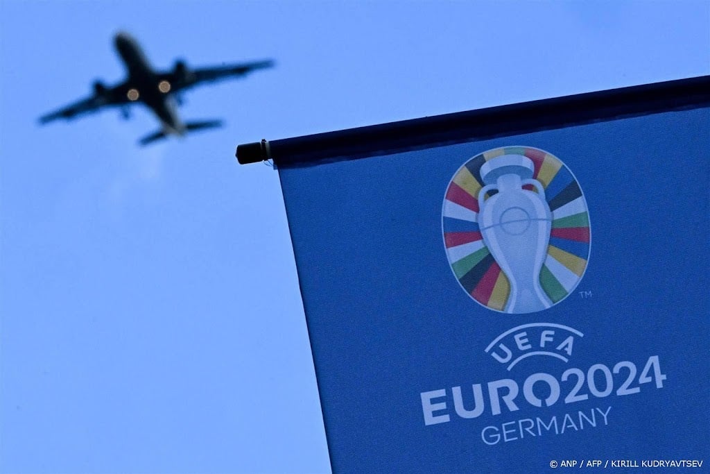 UEFA gaat beslissing VAR op grote schermen uitleggen tijdens EK