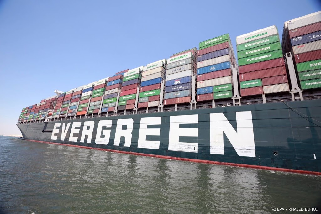 Blokkeerschip Ever Given zet koers naar Rotterdam
