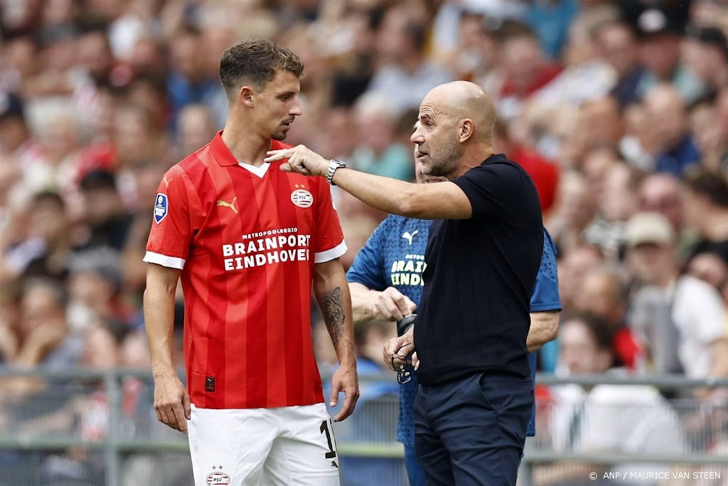 Bosz ergert zich in groot deel van wedstrijd aan spel PSV