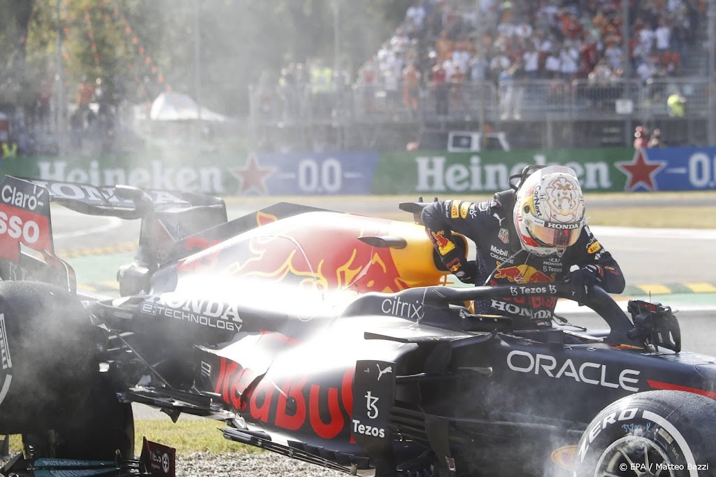 Gridstraf voor Verstappen in Rusland na botsing met Hamilton