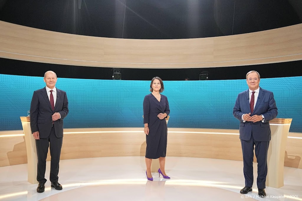 Laschet zet concurrent Scholz onder druk in begin Duits debat