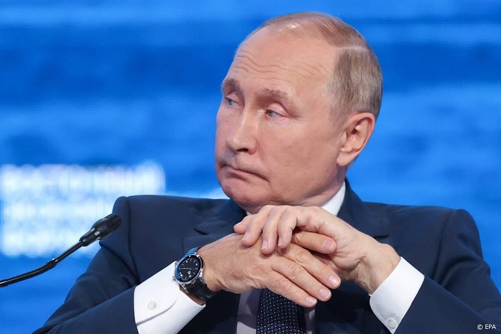 Media: gemeentes Moskou en Sint-Petersburg eisen Poetins aftreden