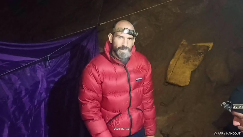 Zieke Amerikaanse speleoloog na negen dagen gered uit Turkse grot