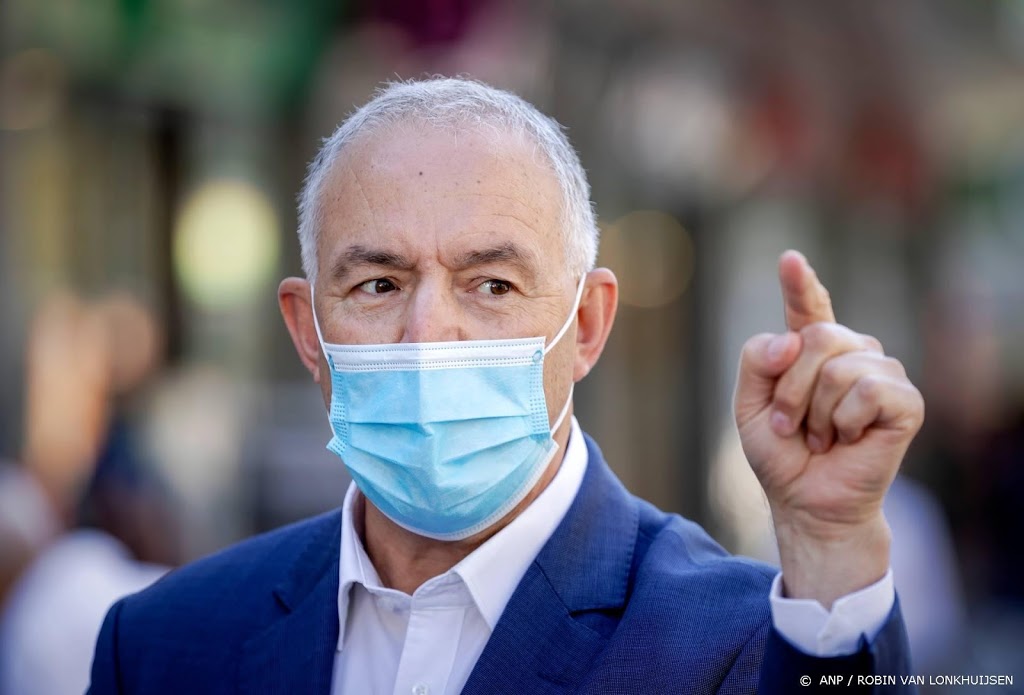 Burgemeester Aboutaleb heeft corona, thuis met milde klachten