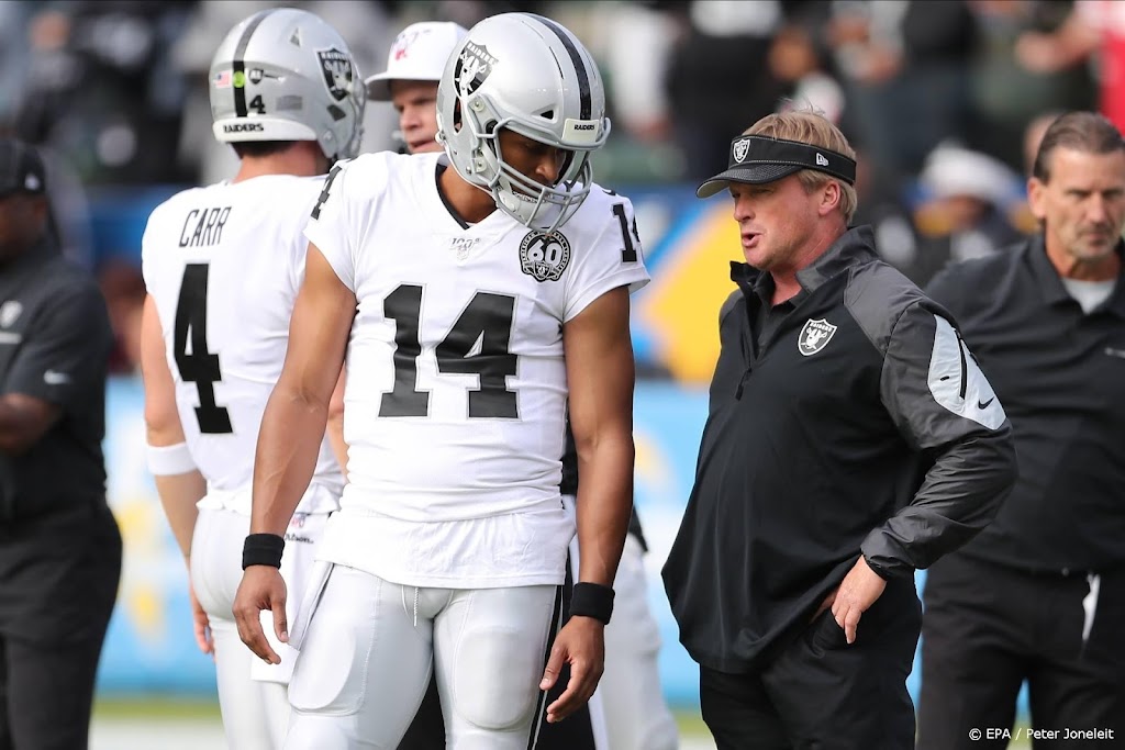 American footballcoach Las Vegas Raiders weg na homofobe mails