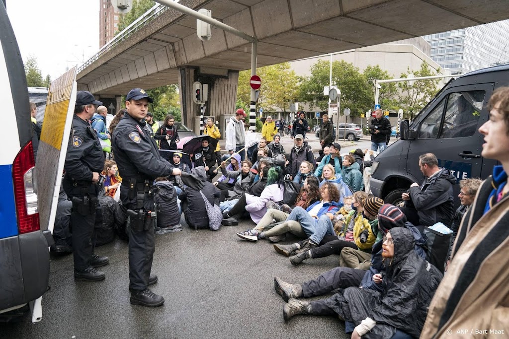Protestblokkade Extinction Rebellion opgebroken door politie