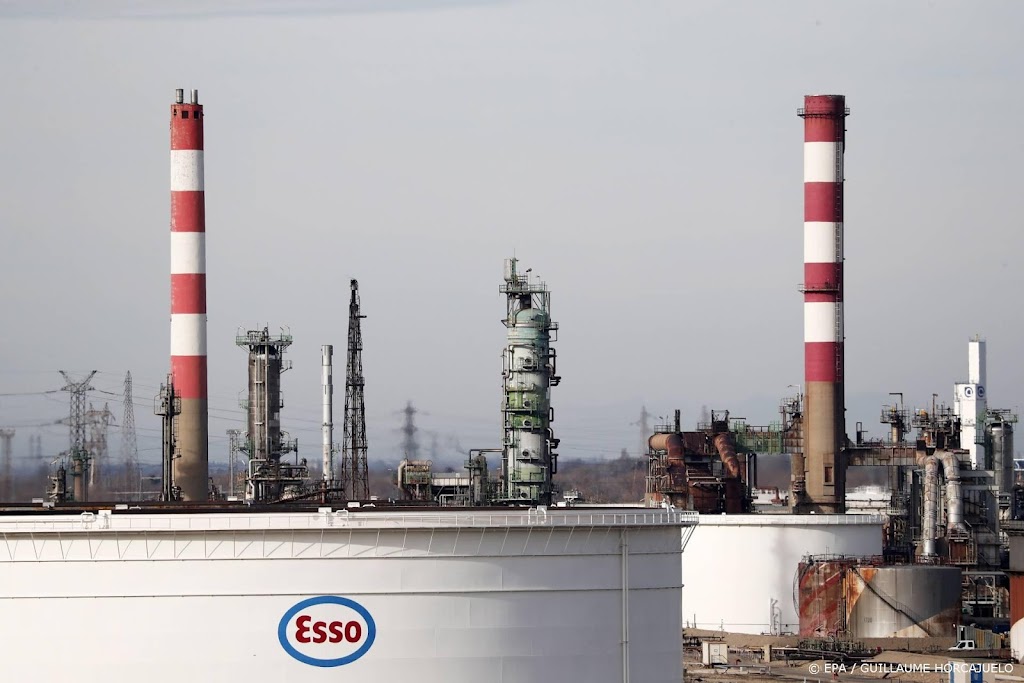 Franse raffinaderijen blijven staken ondanks dwangbevel
